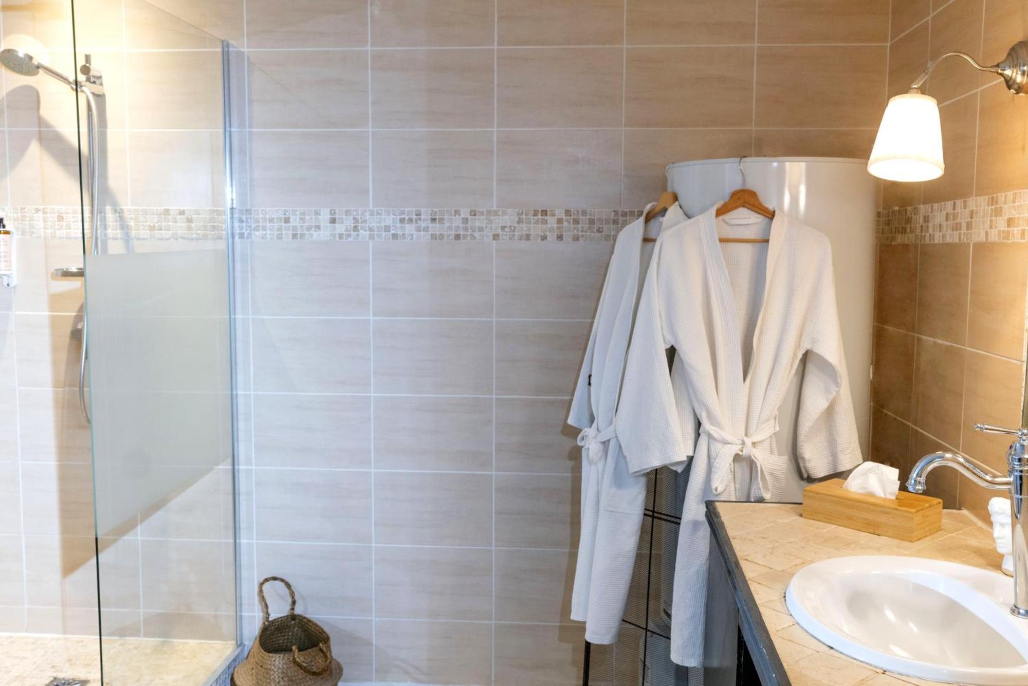 Les Canoubiers Luxe Et Serenite Au Coeur De Saint-Tropez Suites Spacieuses Avec Jardin Enchanteur Room photo